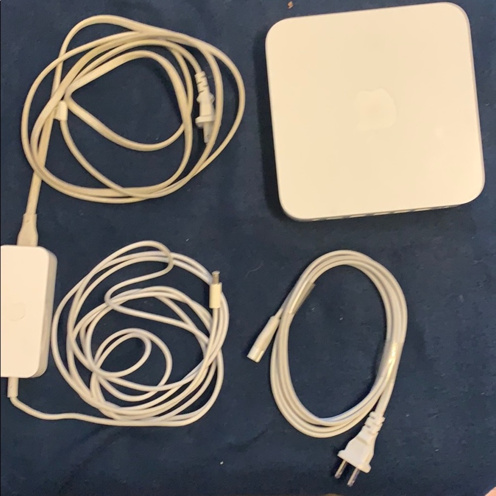 Apple airport WiFi router. Works perfectly.